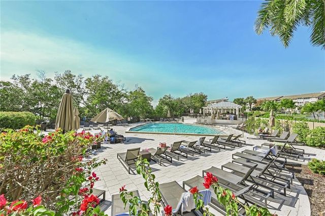 430 Cove Tower DR 304, Naples, FL 34110