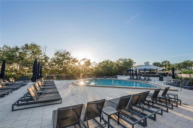 430 Cove Tower DR 304, Naples, FL 34110