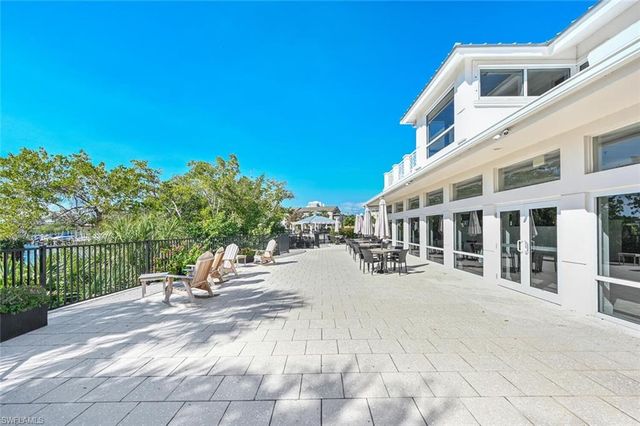 430 Cove Tower DR 304, Naples, FL 34110