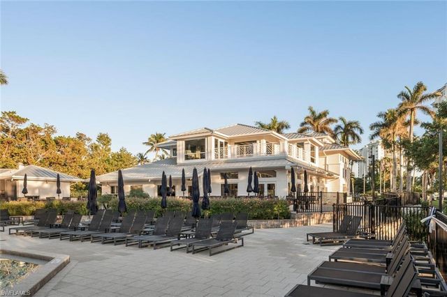 430 Cove Tower DR 304, Naples, FL 34110