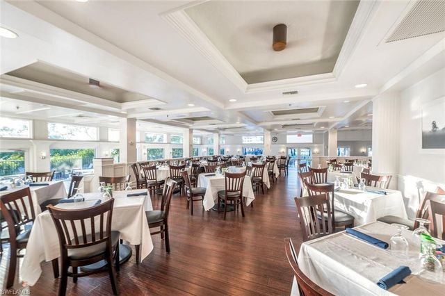 430 Cove Tower DR 304, Naples, FL 34110