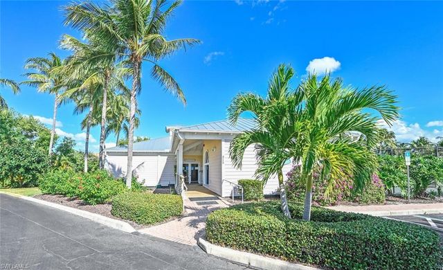 430 Cove Tower DR 304, Naples, FL 34110