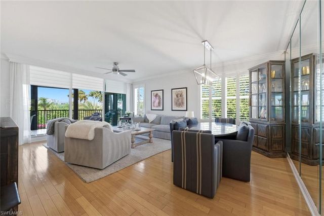 430 Cove Tower DR 304, Naples, FL 34110