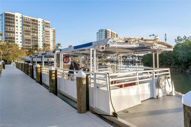 430 Cove Tower DR 304, Naples, FL 34110