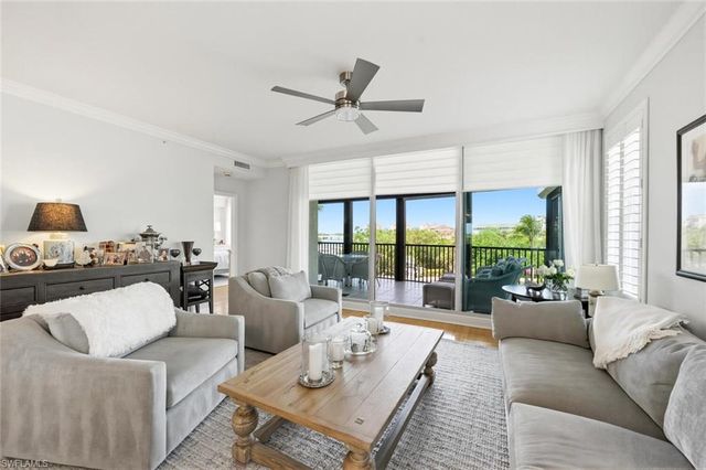 430 Cove Tower DR 304, Naples, FL 34110