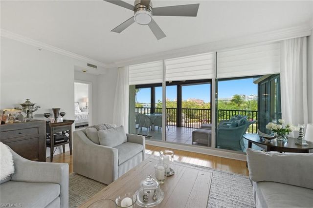 430 Cove Tower DR 304, Naples, FL 34110