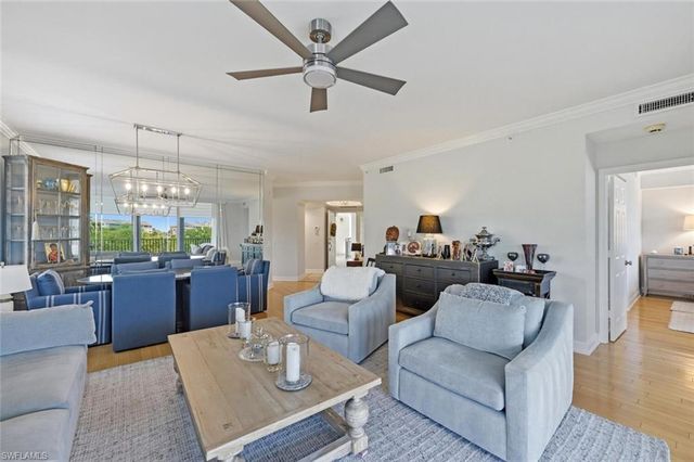 430 Cove Tower DR 304, Naples, FL 34110