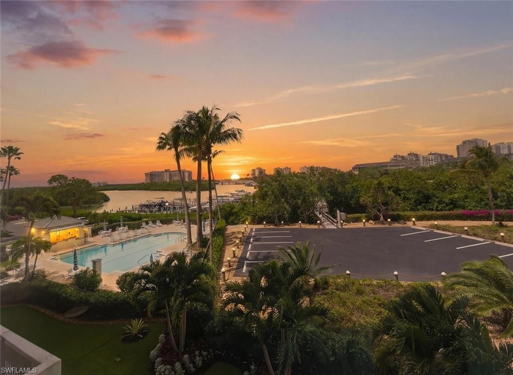 430 Cove Tower DR 304, Naples, FL 34110