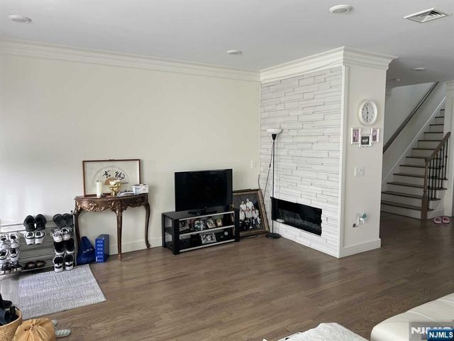 53 E Brinkerhoff Avenue, Palisades Park, NJ 07650