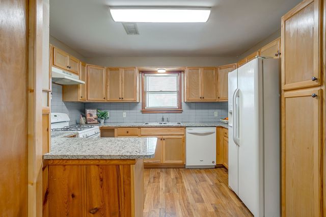 601 Perry Drive, White Settlement, TX 76108