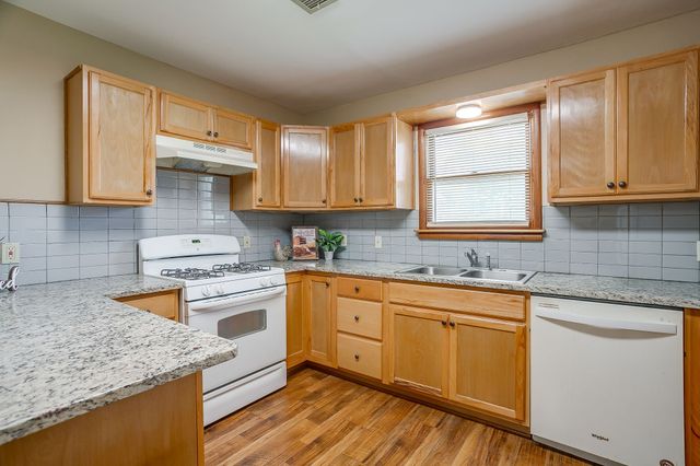 601 Perry Drive, White Settlement, TX 76108