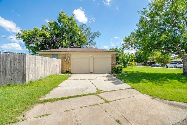 601 Perry Drive, White Settlement, TX 76108