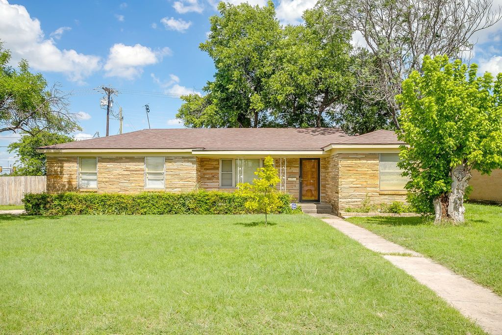 601 Perry Drive, White Settlement, TX 76108