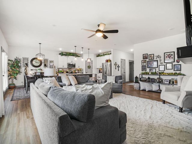 1205 W Yellowstone Street, Nixa, MO 65714