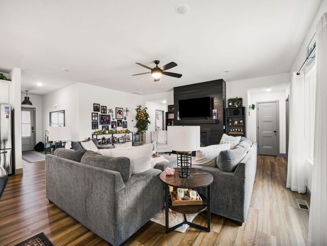 1205 W Yellowstone Street, Nixa, MO 65714