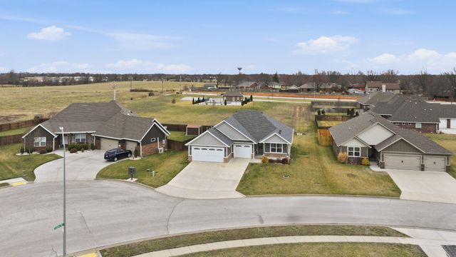 1205 W Yellowstone Street, Nixa, MO 65714