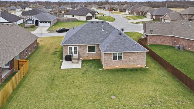 1205 W Yellowstone Street, Nixa, MO 65714