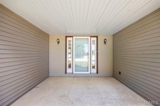 916 Crosswinds Drive, Belleville, IL 62221