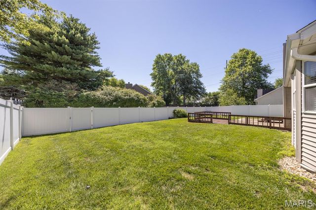 916 Crosswinds Drive, Belleville, IL 62221