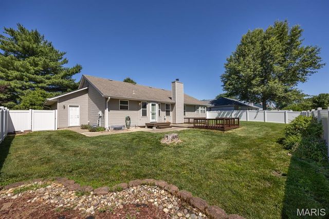 916 Crosswinds Drive, Belleville, IL 62221