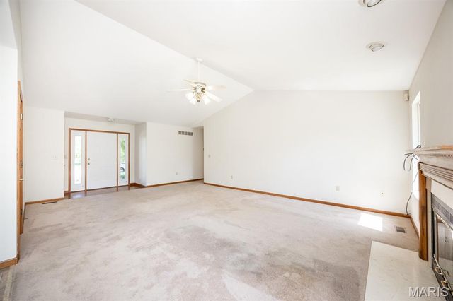 916 Crosswinds Drive, Belleville, IL 62221