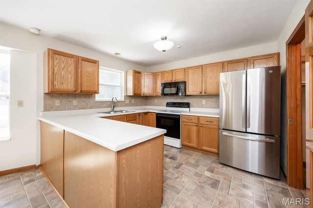 916 Crosswinds Drive, Belleville, IL 62221