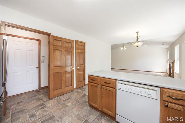 916 Crosswinds Drive, Belleville, IL 62221