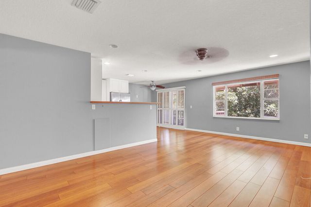 312 Southwind Drive 207, North Palm Beach, FL 33408