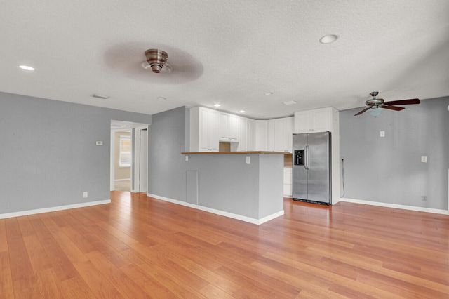 312 Southwind Drive 207, North Palm Beach, FL 33408