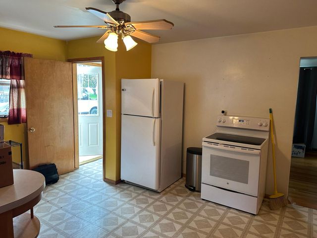 916 5th Avenue N, Moorhead, MN 56560