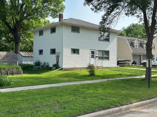 916 5th Avenue N, Moorhead, MN 56560