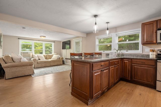 10 Riverside Dr, Auburn, MA 01501