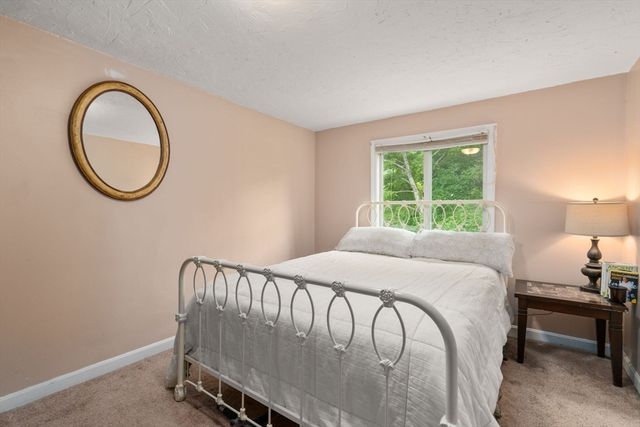 10 Riverside Dr, Auburn, MA 01501