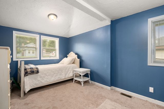 10 Riverside Dr, Auburn, MA 01501