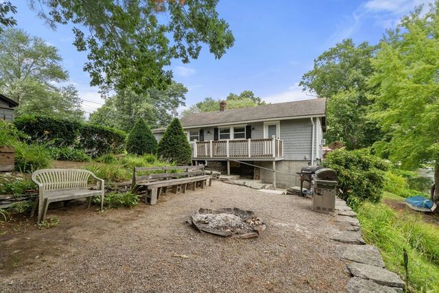 10 Riverside Dr, Auburn, MA 01501