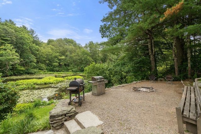 10 Riverside Dr, Auburn, MA 01501