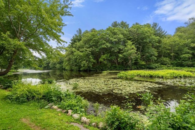 10 Riverside Dr, Auburn, MA 01501
