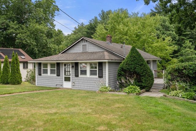 10 Riverside Dr, Auburn, MA 01501