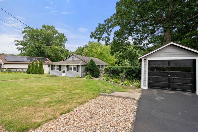 10 Riverside Dr, Auburn, MA 01501