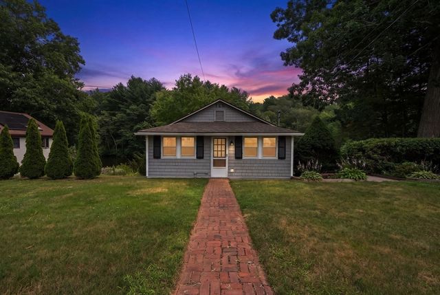 10 Riverside Dr, Auburn, MA 01501