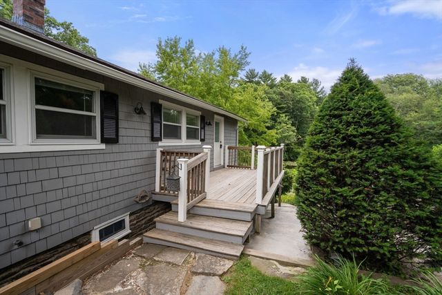 10 Riverside Dr, Auburn, MA 01501