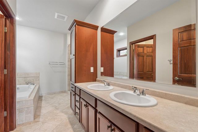 N1030 SPRING VALLEY DRIVE, Hortonville, WI 54944