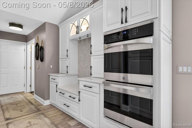 8955 Sandy Ridge Drive, White Lake, MI 48386