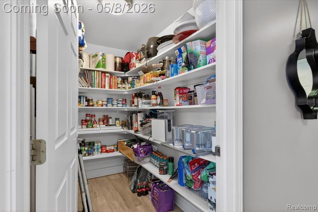 8955 Sandy Ridge Drive, White Lake, MI 48386