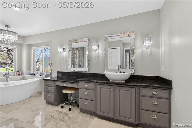 8955 Sandy Ridge Drive, White Lake, MI 48386