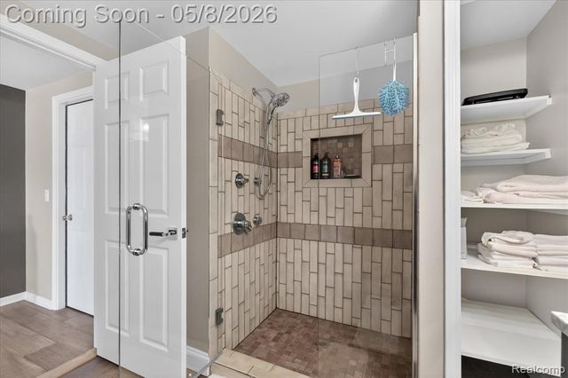 8955 Sandy Ridge Drive, White Lake, MI 48386