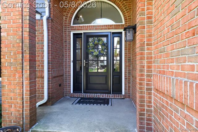 8955 Sandy Ridge Drive, White Lake, MI 48386