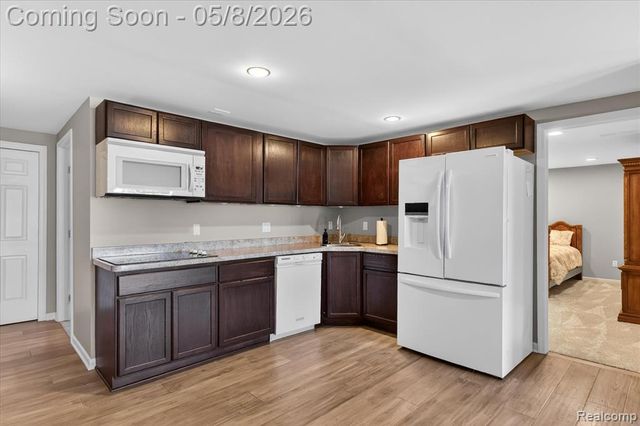 8955 Sandy Ridge Drive, White Lake, MI 48386