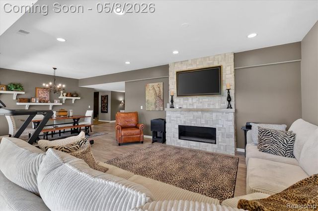 8955 Sandy Ridge Drive, White Lake, MI 48386