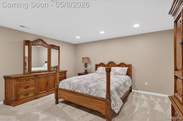 8955 Sandy Ridge Drive, White Lake, MI 48386